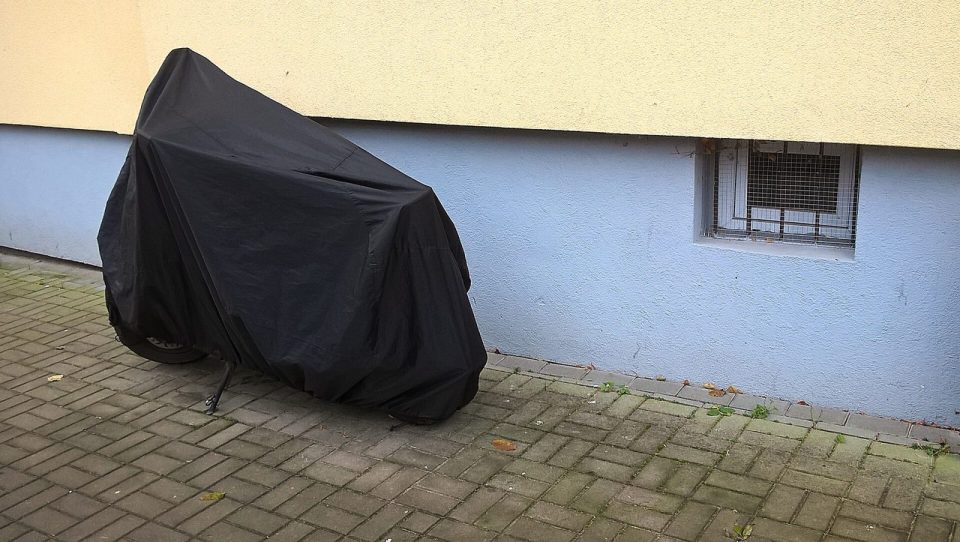 Boks garaža u nizu, Voždovac, Banjica, 15 m², rolo vrata