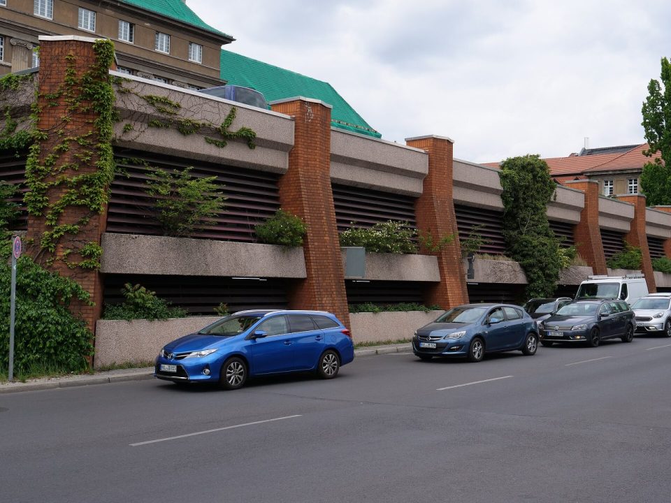 Natkriveno mesto, Vračar, 13,18 m2, nivo PR