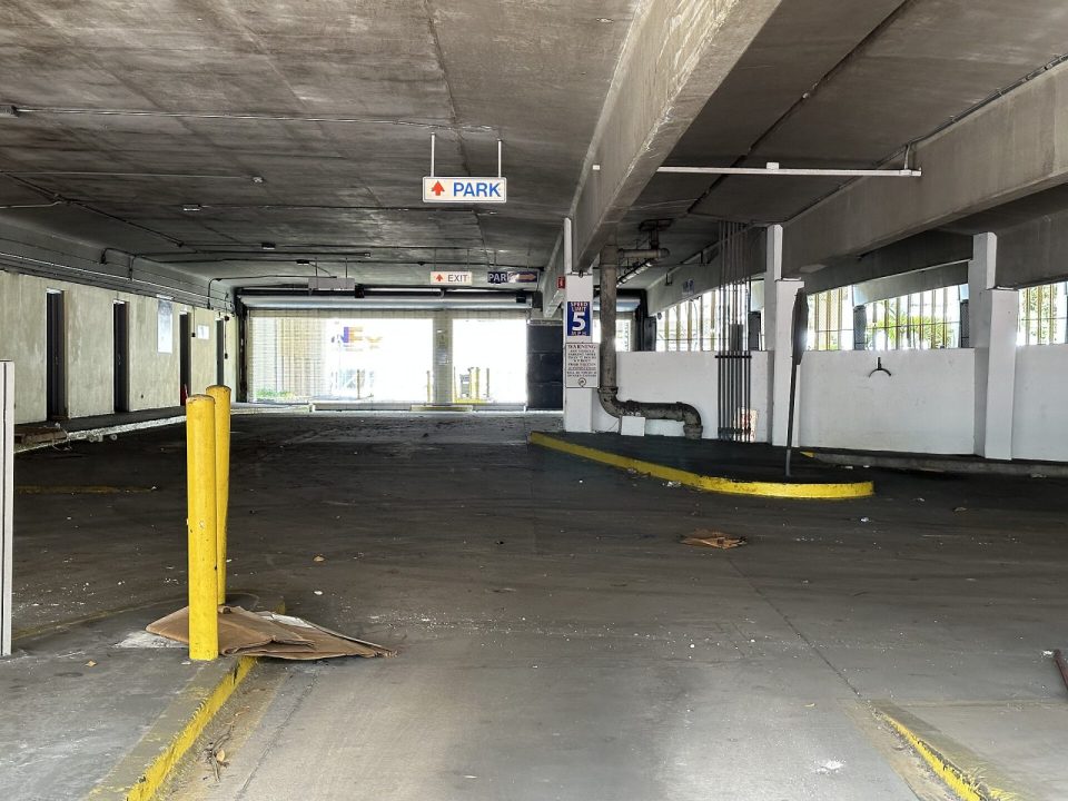 Natkriveno mesto, Novi Beograd, 12,17 m2, nivo PR