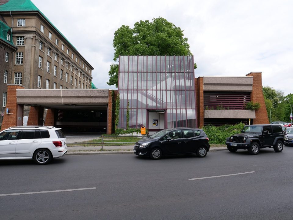Natkriveno mesto, Grbavica, 13,17 m2, nivo PR